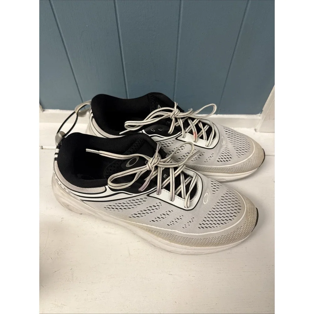 OAKLEY Spur OS  Men's Running Shoes Athletic‎ Sneakers White W/ Black Size 11.5